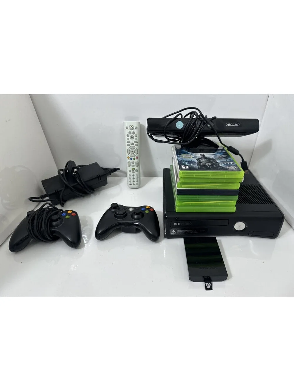 Microsoft Xbox 360 S 250GB Slim Console Kinect Bundle 7 Games 2 Controllers Lot